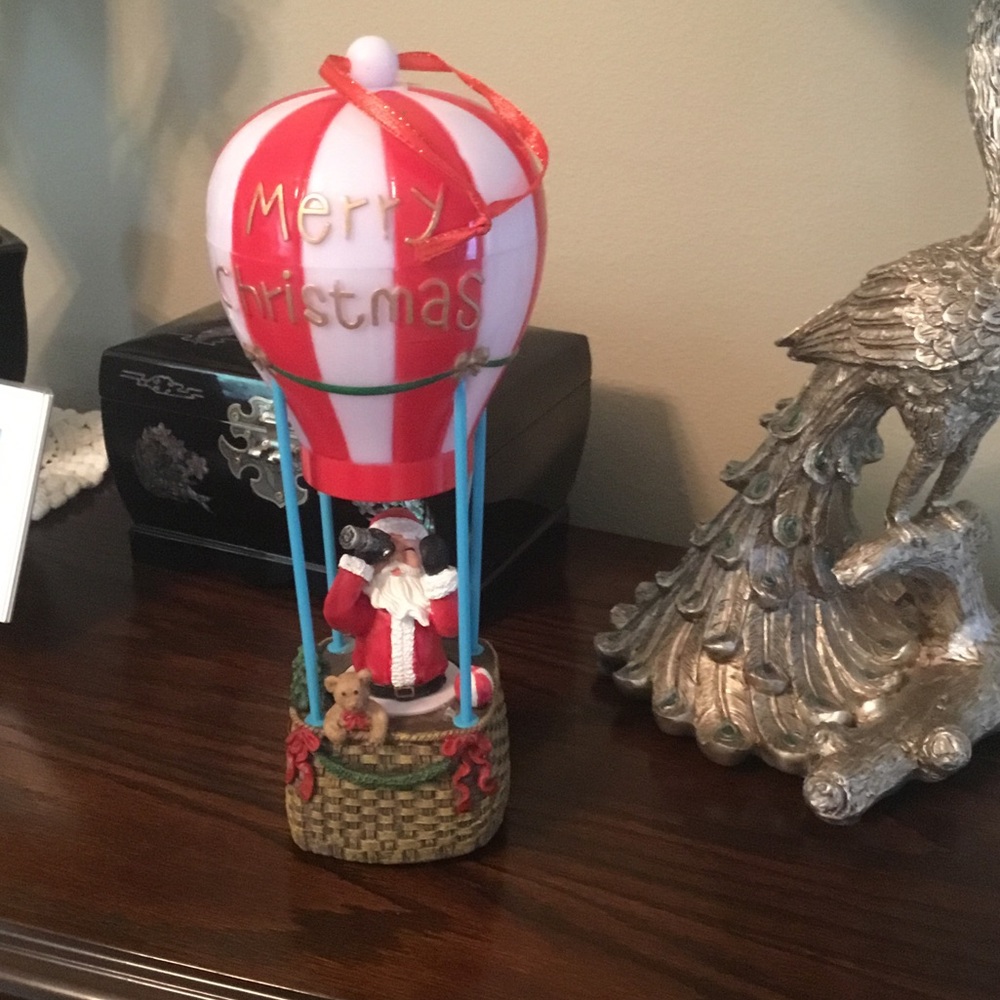 NWT-Festive 'Merry Christmas' Hot Air Balloon Holiday Lighted Music Box Decor